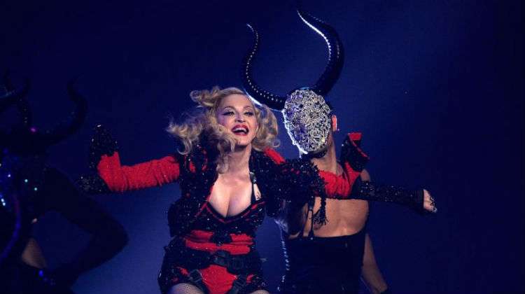 Madonna durante o show no Grammy 2015