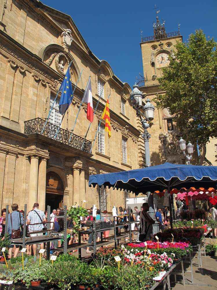 Em Aix-en-provence: a Place Richelme tem um mercado de flores