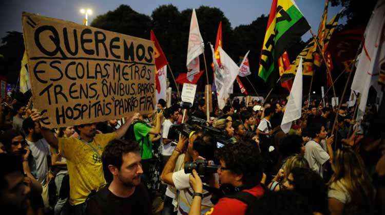 Protestos contra o governo estão marcados para este domingo (15/3)