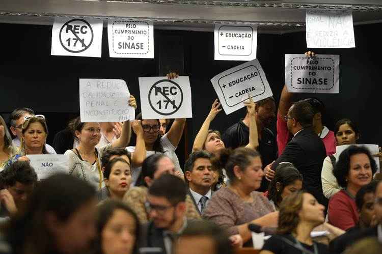 Desde 1993 tramitam na Câmara propostas que pedem a redução da maioridade penal