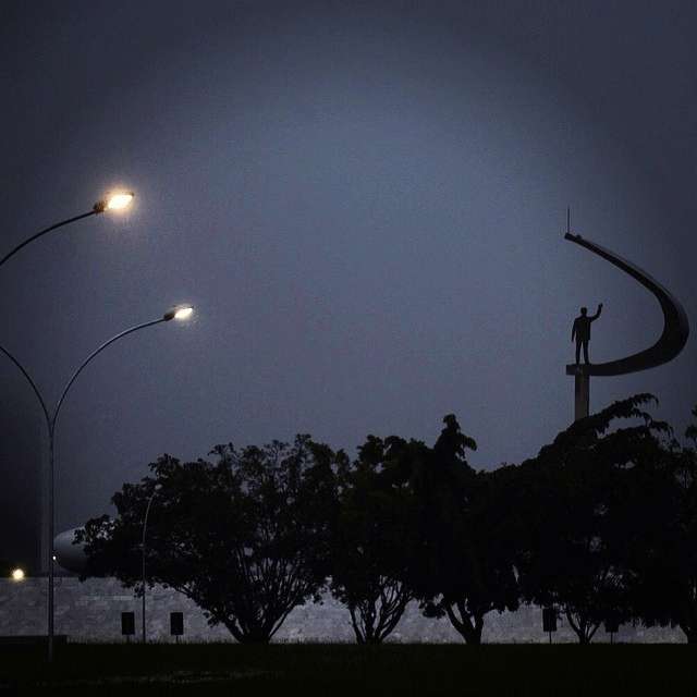 Tempo fechado e muita chuva no Plano Piloto em Brasília nesta quinta-feira (19/3)