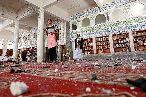 Marcas da destruição na mesquita de Al-Badr, na capital iemenita: Estado Islâmico promete acirrar ainda mais o conflito entre xiitas e sunitas