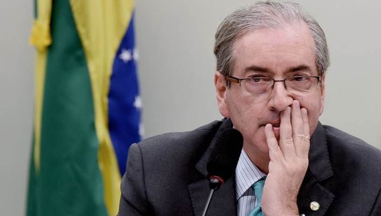 Cunha anunciou a volta do benefício para cônjuges de parlamentares, mas a Mesa precisa autorizar a compra