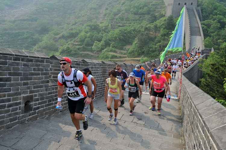 Muitos brasileiros já descobriram uma nova forma de viajar que reúne a vontade de conhecer novos horizontes com os prazeres de praticar o esporte favorito. Seja ao participar de corridas, caminhar em trilhas ou ao escalar montanhas, a ordem é se divertir