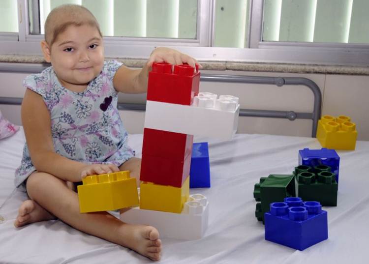 Catarina, 6 anos, espera um doador compatível há um ano e oito meses