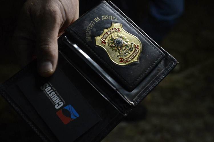 Ele estava em um motel, em Ceilândia, com um jovem de 18 anos, segundo a Polícia Militar; na casa dele, PM encontrou outros dois veículos com placas clonadas