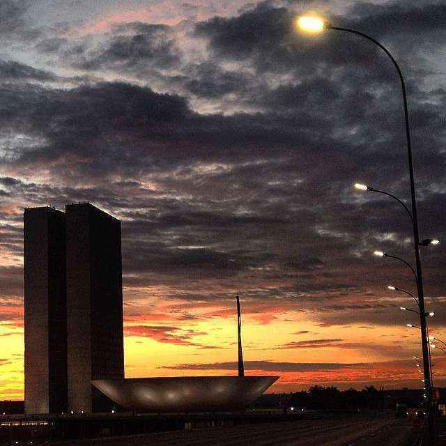 Amanhecer na região do Congresso Nacional