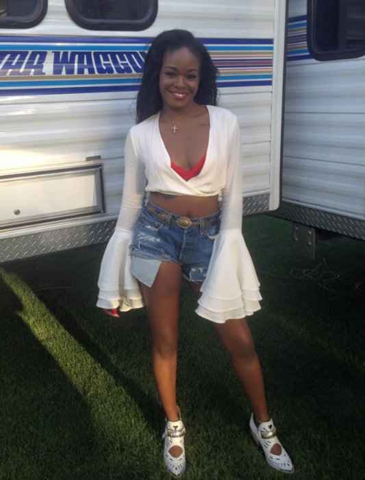 A rapper Azealia Banks apostou mais no repertório do que no look