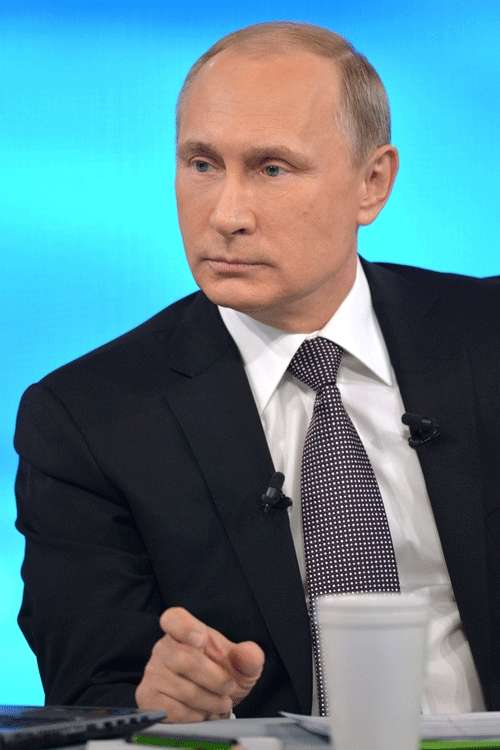 Putin durante entrevista em que responde perguntas por telefone em uma emissora de televisão de Moscou