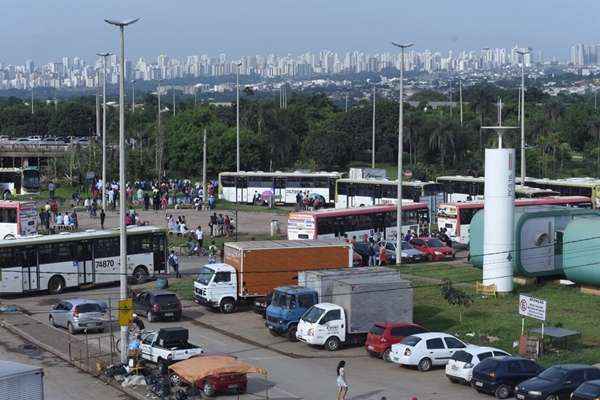 Rodoviários fazem protesto para pedir segurança no trabalho