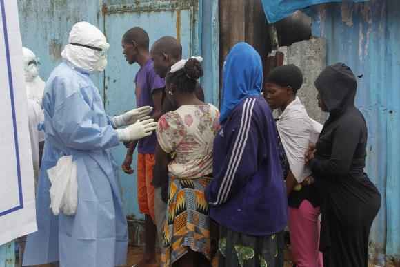 Na semana anterior ao dia 19 de abril, foram confirmados 33 novos casos de ebola, 21 na Guiné-Conacri e 12 na Serra Leoa