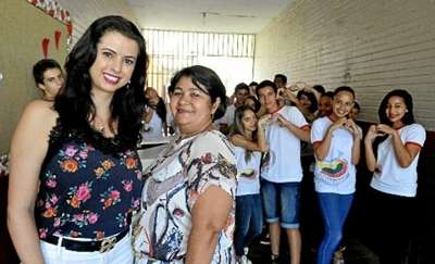 As diretoras Angelita e Marinalva organizam a festa