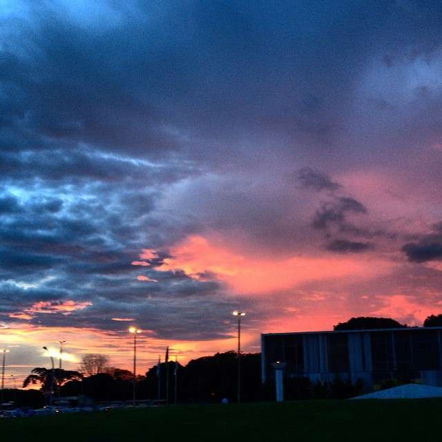 Amanhecer desta quinta-feira (30/4) em Brasília