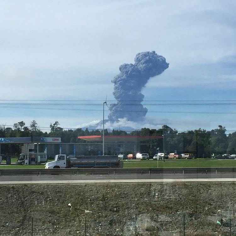 Uma semana depois de ter registrado inesperadas e potentes erupções,  a área ao redor dele se encontra em alerta vermelho.