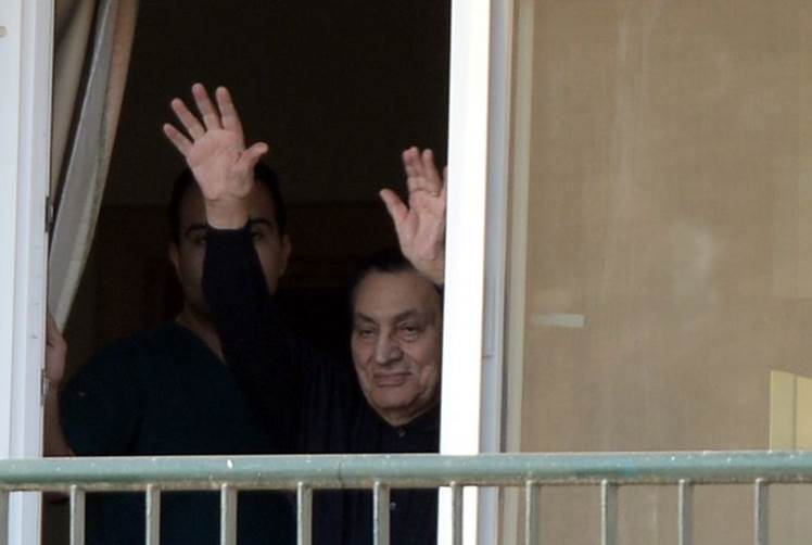 Mubarak já havia sido condenado a três anos de prisão em primeira instância, mas o Tribunal de Cassação anulou a sentença em janeiro e ordenou um novo julgamento