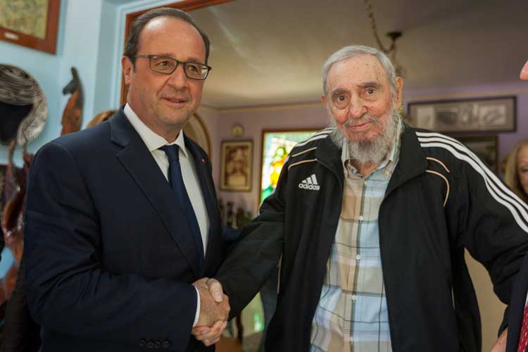 Imagem divulgada no site Cuba Debate mostra o presidente francês François Hollande com o líder histórico cubano Fidel Castro, durante uma reunião em Havana