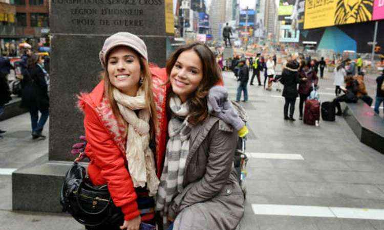 Tatá Werneck e Bruna Marquezine gravam cenas em Nova York