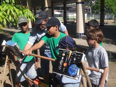 Alunos do Grupo escoteiros 31 Marechal Rondon estudando para as provas