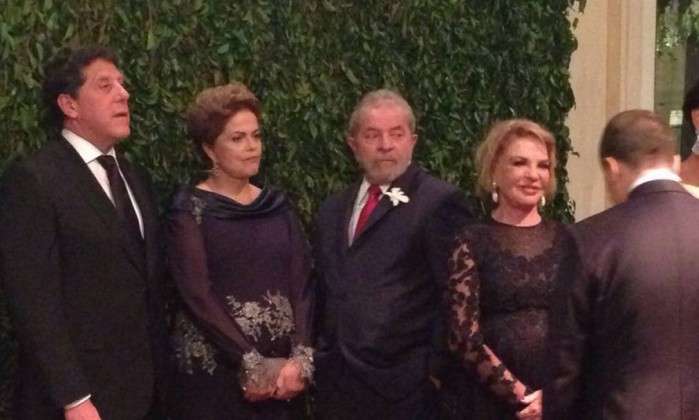 Uip (à esquerda), na foto com Dilma, Lula e Marisa