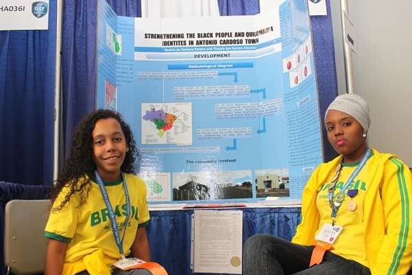 Beatriz e Thayna estudaram comunidades quilombolas da Bahia