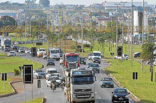 A BR-040 corta Valparaíso: desenvolvimento em torno da via é ruim para o trânsito e perigoso para os moradores