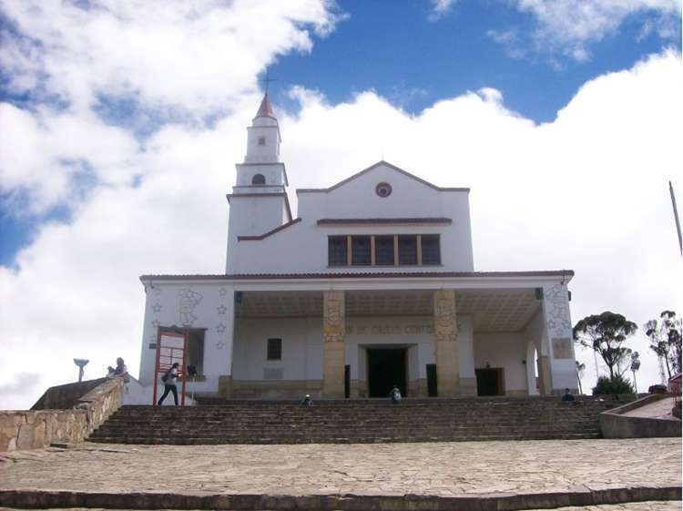 Acima do nível do mar, a cidade deixa qualquer turista sem respiração. Não apenas pelo ar rarefeito, mas pela beleza que emana dos contrastes desse país de 7 milhões de habitantes