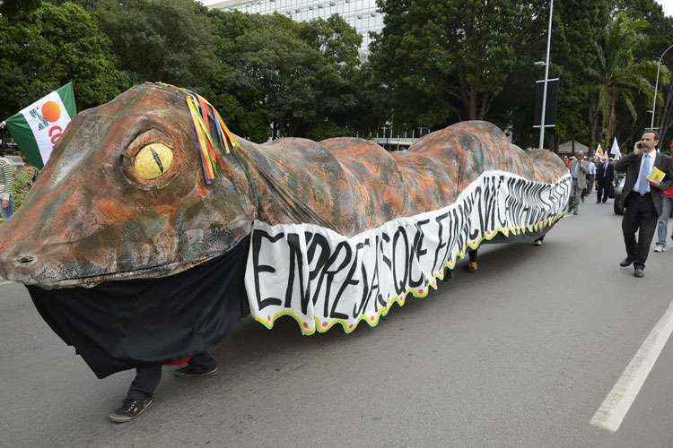 Ao mesmo tempo, trabalhadores rurais marchavam na Esplanada dos Ministérios