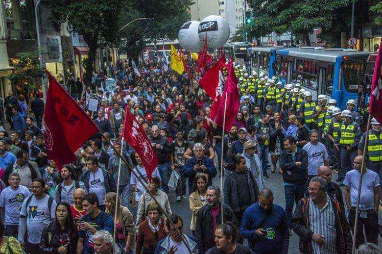 Professores em greve fizeram assembleia na Avenida Paulista no último dia 15 de maio