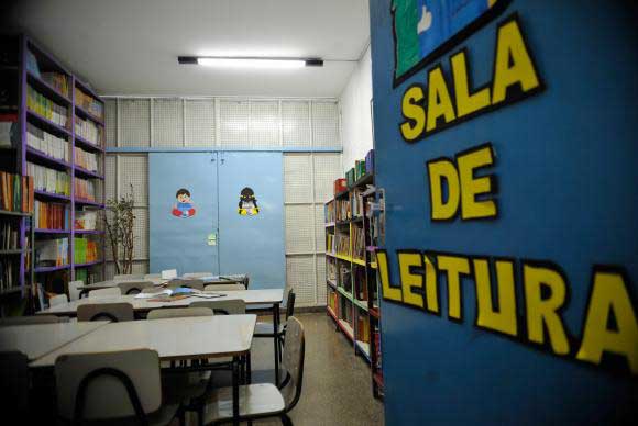 Escolas públicas precisam construir mais de 64,3 mil bibliotecas até 2020 para cumprir meta prevista em lei