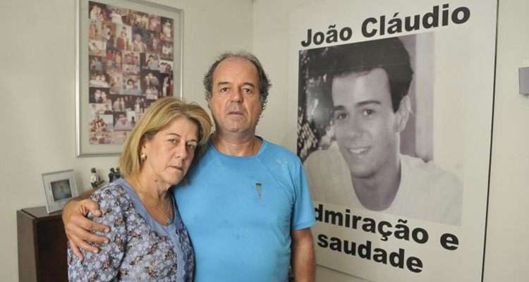 André Luís e Silvana não passam um dia sem lembrar do assassinato violento do filho João Cláudio: criminosos cumpriram seis anos de pena e foram soltos