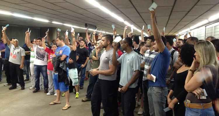 Cerca de 300 trabalhadores do Metrô participaram da assembleia