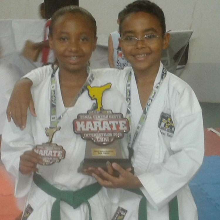 As despesas para Maria Eduarda, de 9 anos, e Marcos Vinícius, 11, irem ao Pan Americano de Karatê 2015, é de, aproximadamente, R$ 3.500