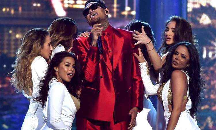 Chris Brown fará pelo menos um show por mês na cidade americana