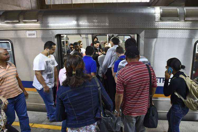 Estação Praça do Relógio, em Taguatinga, na manhã desta segunda-feira (8/6)