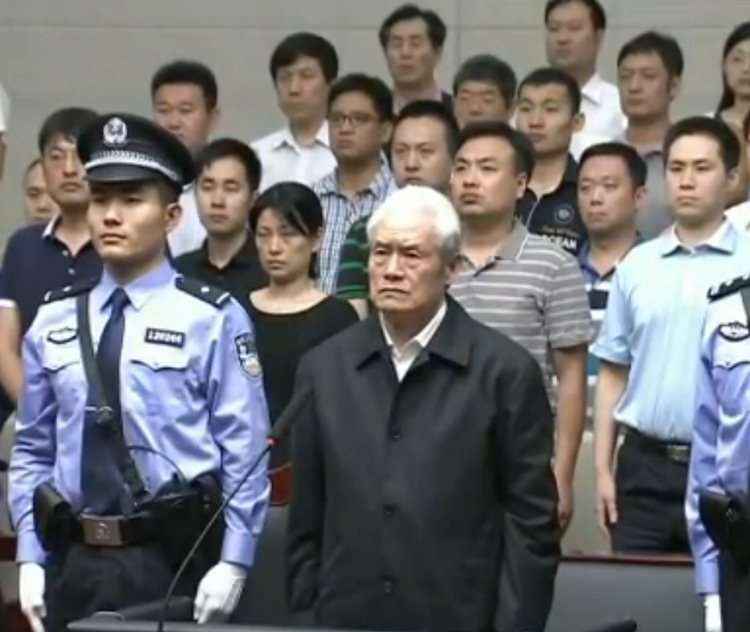 Zhou Yongkang ouve a senteça: detido em segredo, ele  não era visto desde o outono de 2013