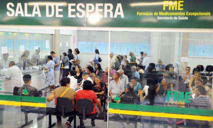 Farmácia de Alto Custo, na Estação do metrô da 102 Sul