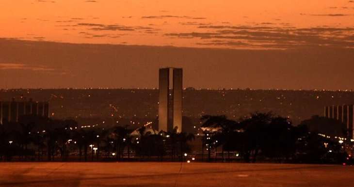 Nebulosidade ajuda a manter a umidade relativa do ar, que varia entre 85% e 40%