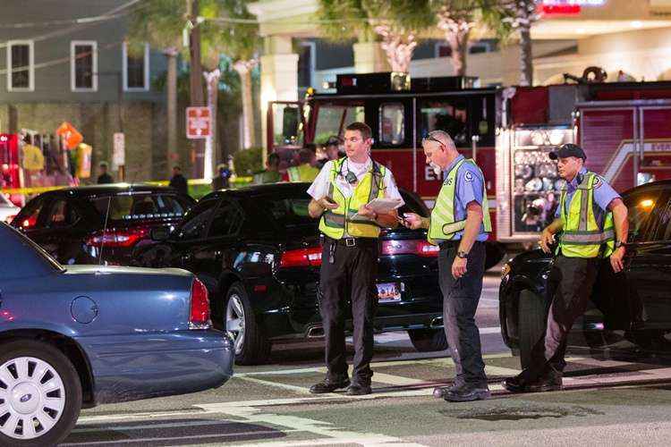 Policiais no local do crime: atirador foragido