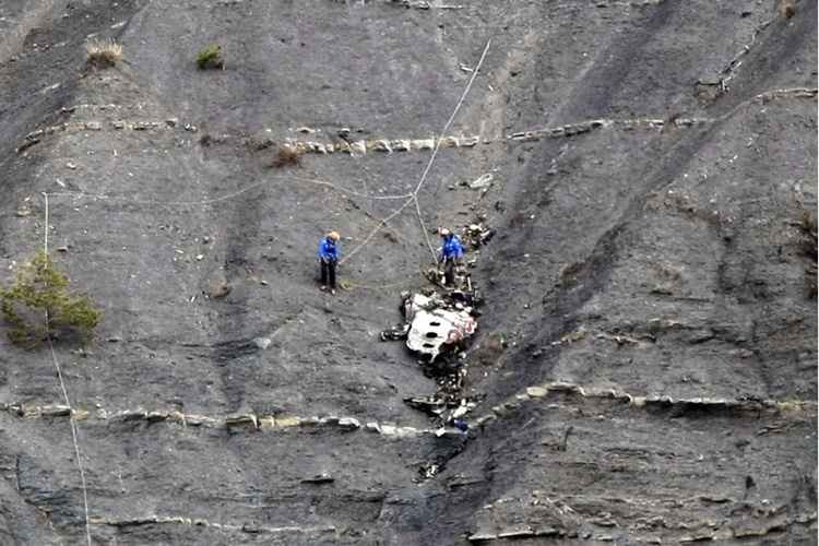 Imagem de destroços da aeronave