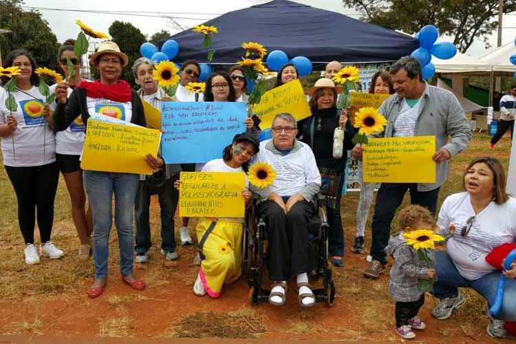 A doença, de acordo com a entidade, é caracterizada pela degeneração progressiva das células nervosas motoras do cérebro e da medula espinhal