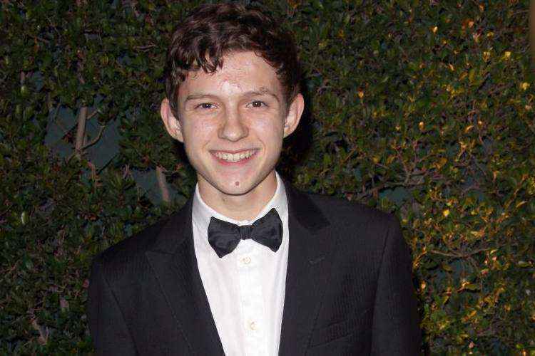 O jovem ator Tom Holland, de 19 anos, estrela do musical Billy Elliot, foi escolhido para interpretar o herói