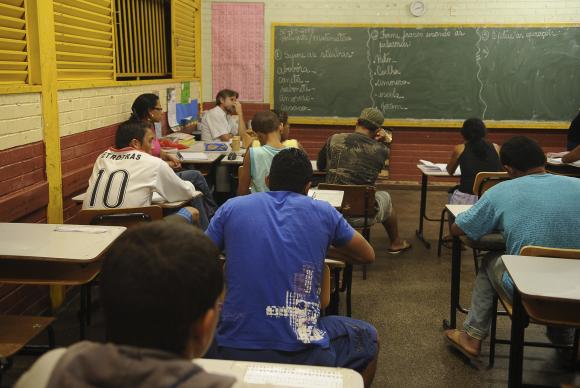 O movimento Todos Pela Educação divulga o relatório De Olho nas Metas, publicado a cada dois anos a fim de acompanhar os indicadores educacionais do Brasil