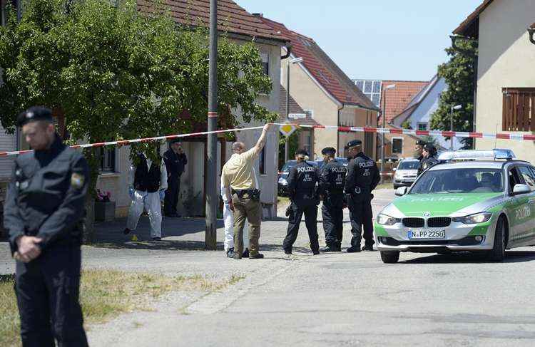 Em Tiefenthal-Leutershausen, polícia cerca a cena do crime