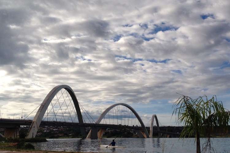 Início de manhã na Ponte JK