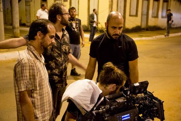 Diretor Gui Campos observa a colocaÃ§Ã£o de cÃ¢mera nas rua de Planaltina