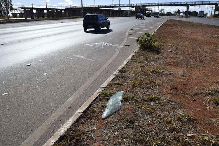 Uma mulher de 18 anos morreu na EPTG após ser atingida por um veículo dirigido por um homem de 36 anos sob efeito de álcool