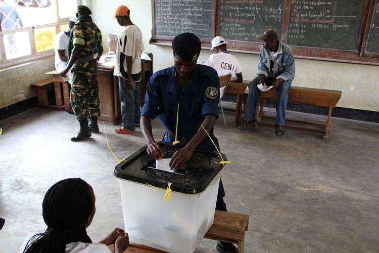 Cerca de 3,8 milhões de burundineses estão aptos a votar nesta eleição boicotada pela oposição, que considera inconstitucional a candidatura de Nkurunziza a um terceiro mandato presidencial