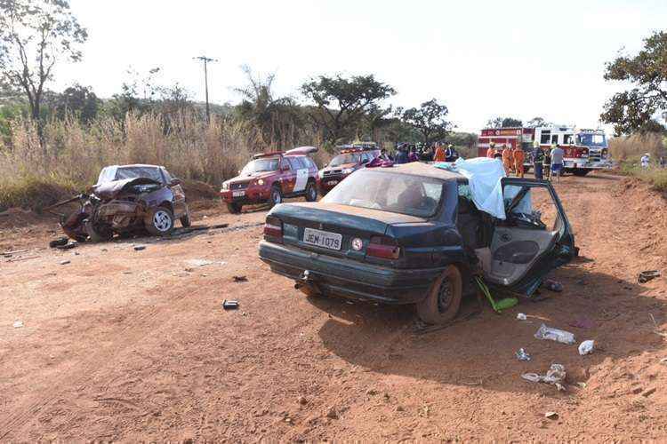 Carros envolvidos em acidente