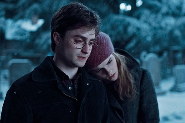 Daniel Radcliffe e Emma Watson em cena de Harry Potter