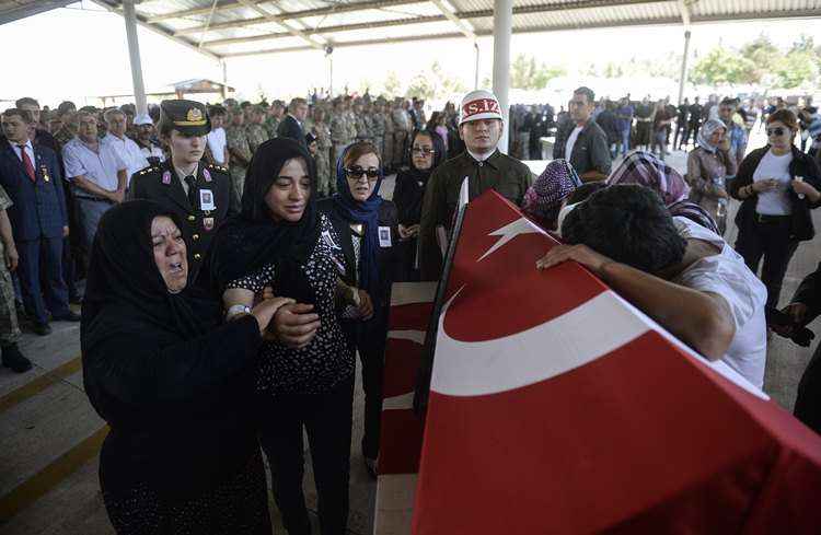 Velório do soldado Mehmet Yavuz Nane morto no ataque de extremistas sírios à Turquia